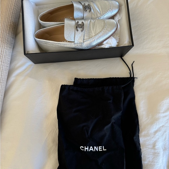Chanel Silver Laminated Crackled Goatskin Loafers - Picture 7 of 8